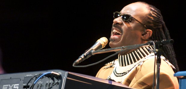 stevie wonder performs